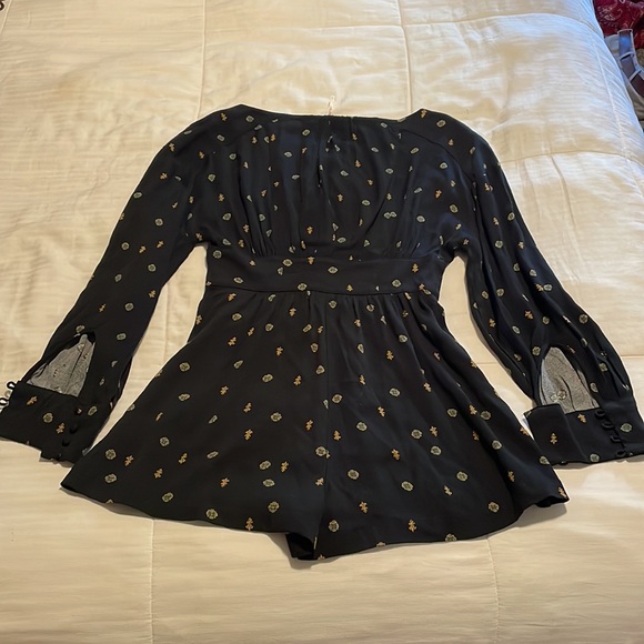 NWOT! Free people extra small long sleeve romper. - Picture 4 of 6